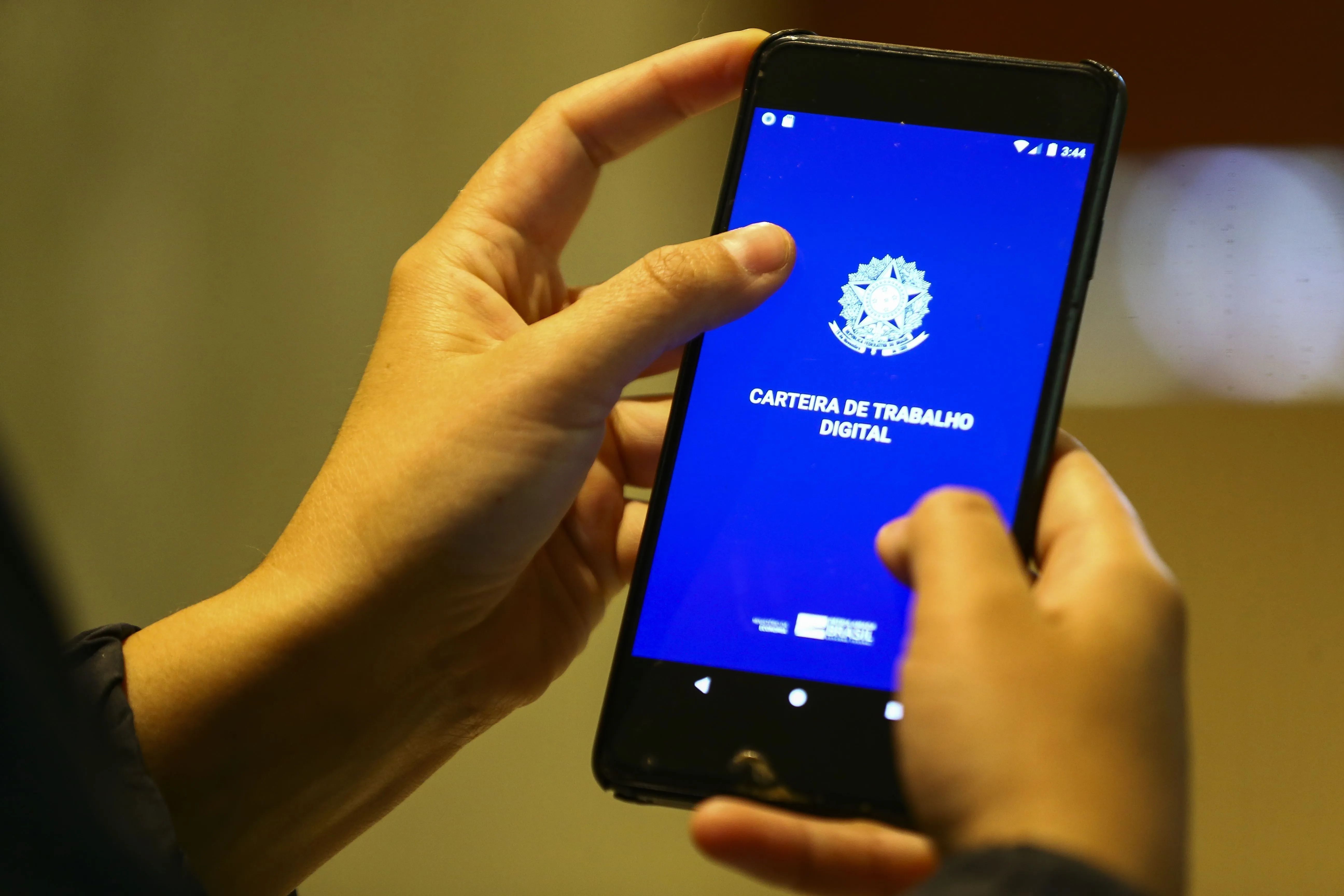 App da Carteira de Trabalho Digital permite consultar vagas de emprego