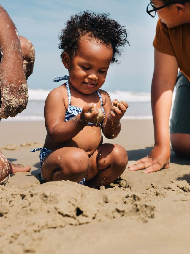 Primeira vez do bebê na praia? Veja 5 pontos de atenção para os pais