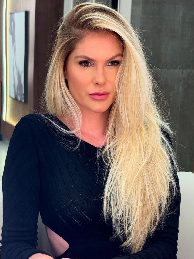 Bárbara Evans diz que não fala mais com a mãe, Monique Evans